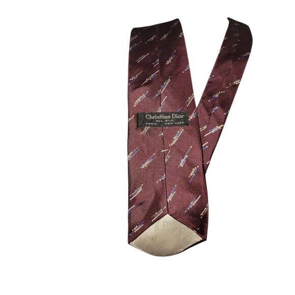 Dior Burgundy Silk Tie with Classic Design - Picture 3 of 3